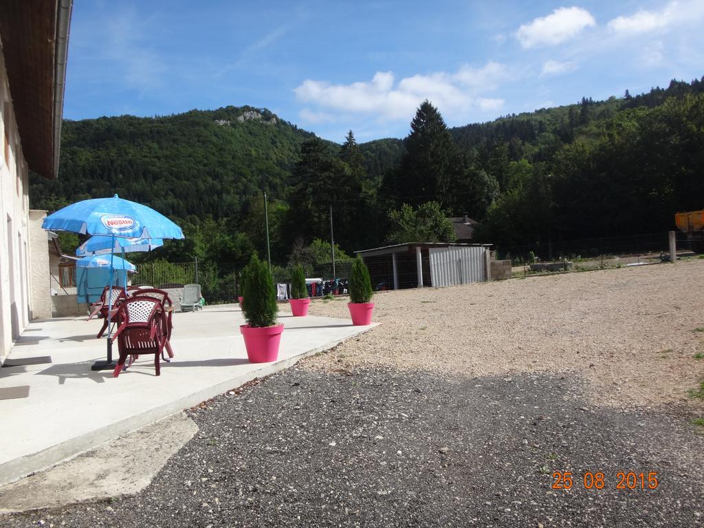 Hotel Bon Accueil Ойонна Экстерьер фото