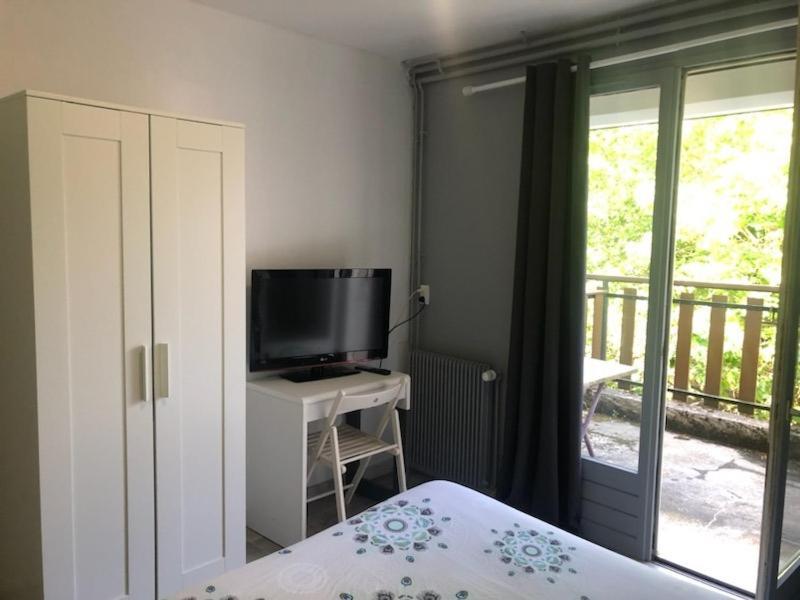 Hotel Bon Accueil Ойонна Экстерьер фото